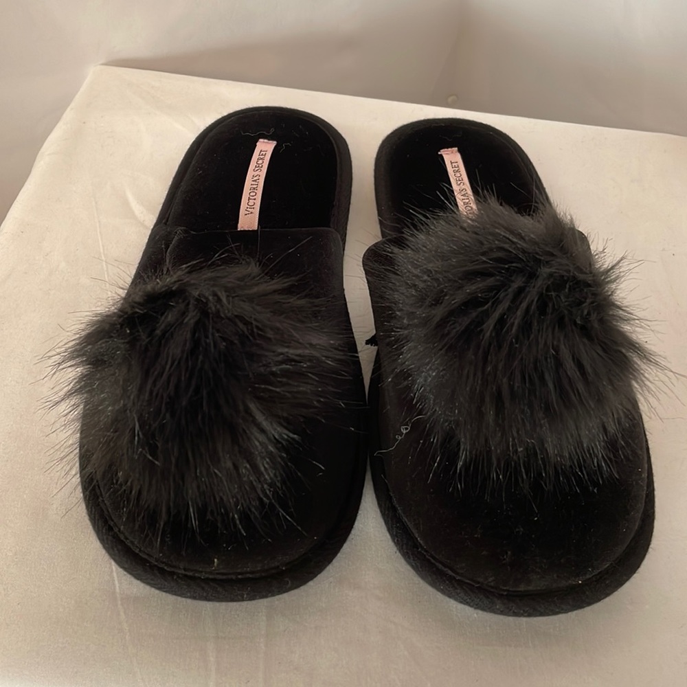 Victoria’s‎ Secret black velvet slippers with poof ball on top size medium
